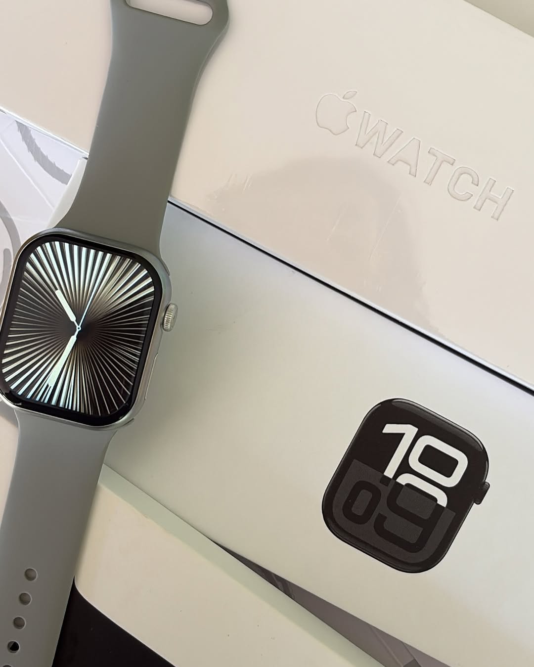 Series 10 Curve Display - With Logo (Silver)