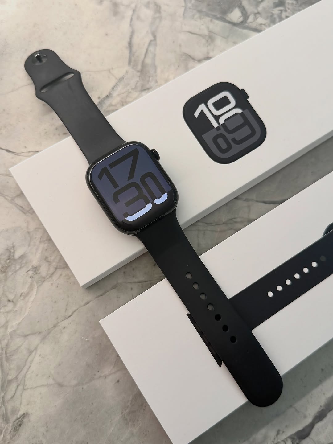 Series 10 Curve Display - With Logo (Black)